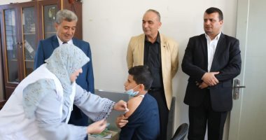 طلبة المعاهد الأزهرية فى فلسطين يتلقون لقاح فيروس كورونا.. صور
