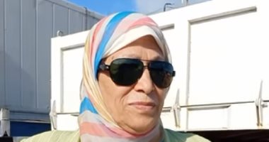 ملكة الأسفلت.. الحاجة "فريال" تروى قصة كفاحها مع قيادة النقل الثقيل.: أعمل سائقة منذ 46 سنة.. بدأت العمل وعمرى 16 سنة وبنام فى الشارع وقلبى جامد.. وسافرت من العريش لأسوان وتعرضت لمضايقات وصممت على إثبات ذاتى