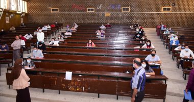 650 طالبا يؤدون امتحانات الالتحاق ببرامج التعليم المدمج بجامعة سوهاج