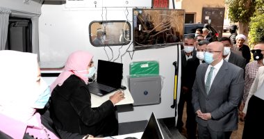 مراكز تكنولوجيا متنقلة داخل قرى بنى سويف.. والمحافظ يتفقد قرية تزمنت.. لايف وصور