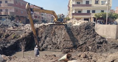 رئيس مدينة المحلة يتابع أعمال الحفر بسحارة صفط تراب بقرية بلقينا