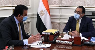 رئيس الوزراء يتابع مع القائم بعمل وزير الصحة جهود مواجهة كورونا وتوفير اللقاح.. صور