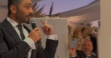 تامر حسنى يفاجئ عروسين فى لوس أنجلوس بإحياء حفل زفافهما بعد اعتذاره