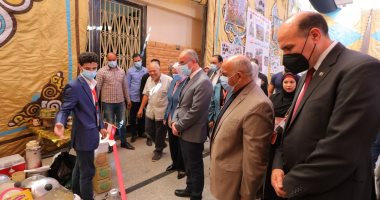 رئيس جامعة الزقازيق يفتتح معرض الأنشطة التطوعية والسوق السنوى الخيرى 