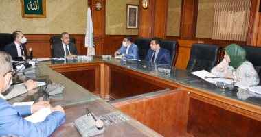 محافظ سوهاج يترأس اجتماع لجنة مراجعة تراخيص البناء