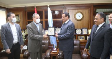 صور .. محافظا كفر الشيخ والبحيرة يتبادلان الرؤى حول عدد من المشروعات الخدمية