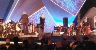 محمد محسن يبدأ حفل مهرجان الموسيقي بأغنية "كل ده كان ليه" لمحمد عبد الوهاب