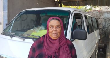"سابت الكوافير واشتغلت سواق".. "أم وحيد" تنضم لعفاريت الأسفلت.. تعمل سائقة ميكروباص على خط المرج- أبو زعبل.. اتجهت لـ"السواقة" بعد سرقة محلها خلال ثورة يناير.. زملاؤها فى الموقف: ست بـ100 راجل وبنعتبرها أختنا