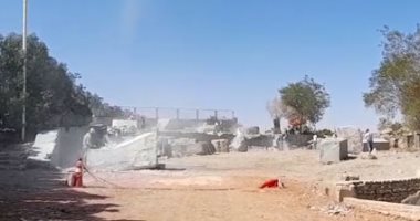 استمرار أعمال سمبوزيوم أسوان الدولى لفن النحت فى دورته الـ26.. لايف وصور