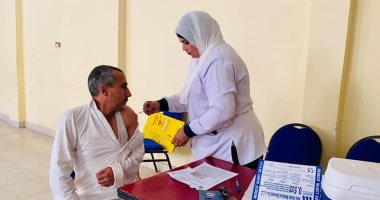 توافد المواطنين على نقطة التطعيم بمركز شباب العريش لأخذ لقاح كورونا