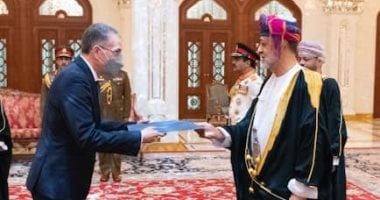 السفير المصرى يقدم أوراق اعتماده لسلطان عمان.. والسلطان هيثم: نقدر دور مصر المحورى