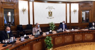 رئيس الوزراء يتابع مع رئيس الهيئة الهندسية موقف مشروعات جارى تنفيذها