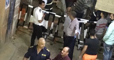 الشرطة تفرض كردونا أمنيا حول المنزل الآيل للسقوط بالمحلة.. صور