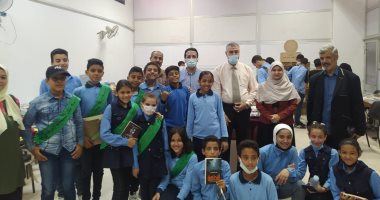طلاب ثانوى وابتدائى يتوافدون على معرض الكتاب بجامعة العريش