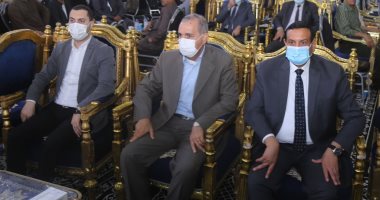 محافظ كفرالشيخ يؤدى واجب العزاء فى وفاة والد وكيل صحة البحيرة