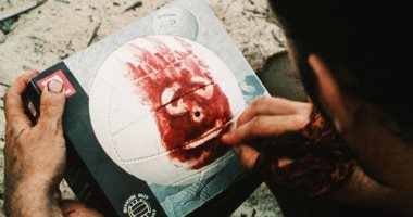 عرض "كرة" توم هانكس فى فيلم "Cast Away" للبيع بمزاد .. اعرف السعر المتوقع