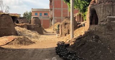 إبداع ومهارة.. شاهد أحلى تحف فنية من الطمى بأيادى عمال الفواخير بالدقهلية
