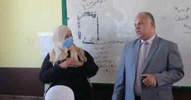 "وكيل تعليم دمياط": ضرورة تواجد الماسح الحراري مع مسئول الأمن على باب المدرسة