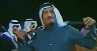 تركى آل الشيخ يعرض فيديو لخادم الحرمين يرقص "العرضة" السعودية