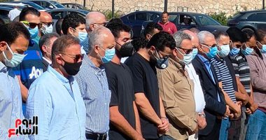 انتهاء صلاة الجنازة على جثمان الفنان أحمد خليل بمسجد الشرطة بالشيخ زايد
