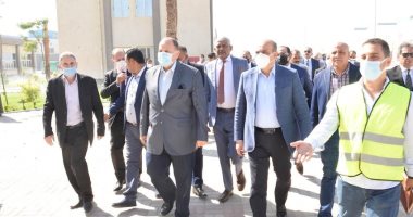 محافظ أسيوط ورئيس هيئة التنمية الصناعية يتفقدان مجمع الصناعات الصغيرة والمتوسطة
