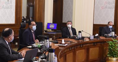 رئيس الوزراء يوجه بتخفيض مصاريف التداول لدعم سوق الأوراق المالية.. صور