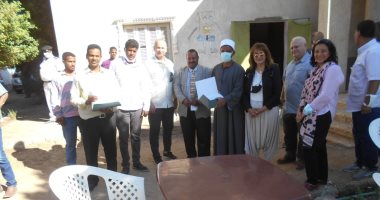 سفير كندا بالقاهرة يزور مركز التعليم المستمر بسلوا بحرى فى أسوان.. صور