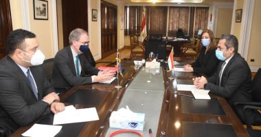 ‫ نائب وزير الإسكان يبحث مع سفير السويد التعاون فى إنشاء المدن الذكية