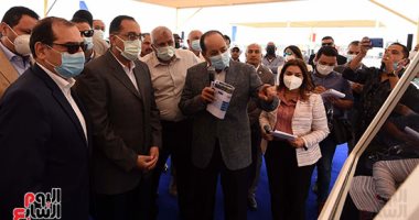 رئيس الوزراء يفتتح محطة الغاز الطبيعى بالخارجة وبدء الضخ لـ14 ألف وحدة سكنية