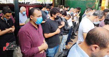 انتهاء جنازة الفنانة التشكيلية جاذبية سرى والأسرة تستعد لمراسم الدفن