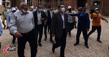 رئيس الوزراء يتفقد حديقة 30 يونيو ومشروع المصالح الحكومية بالخارجة 