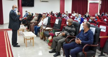 الحصة بـ 20 جنيه.. تعليم بورسعيد يناقش سد العجز بالمواد الأساسية بأجر للمتطوعين 