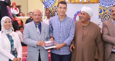 جامعة جنوب الوادى تشارك فى تكريم الطلاب المتوفقين بمدرسة الترامسة بقنا