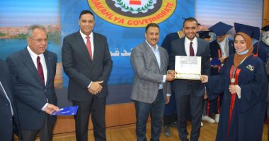 محافظ الدقهلية يكرم المتفوقين والمتميزين بالشهادة الثانوية العامة والدبلومات الفنيه