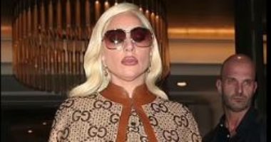 ليدي جاجا بإطلالتين في العرض الخاص لـ House of Gucci بلندن .. صور