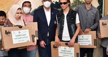 محافظ الفيوم يوجه بإعادة صرف منحة المحافظة للطلبة ذوى الإعاقة البصرية