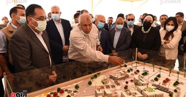 رئيس الوزراء يتفقد أعمال تنفيذ مجمع 30 يونيو المُميكن للمصالح الحكومية بالخارجة