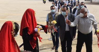 رئيس الوزراء يتفقد واحة الحرير ومجمع 30 يونيو للمصالح الحكومية بالوادى الجديد