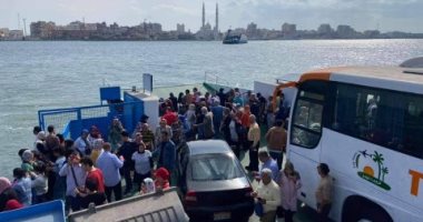 توافد مئات الرحلات الداخلية على مدينة بورفؤاد فى بورسعيد.. صور