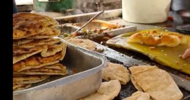 بلدى مش أى كلام.. كبدة وكفتة وسجق وهمبرجر وحواوشى والسندوتش بجنيه فى سوق الجمعة.. لايف