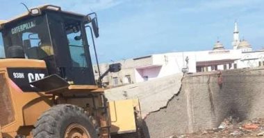 حملات إزالة تعديات على أملاك الدولة وأراضى زراعية بمحافظتى قنا والشرقية .. صور