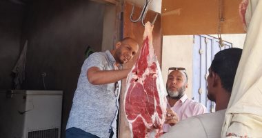 "بيطري أسوان" يضبط ربع طن لحوم خلال حملات على الأسواق.. صور