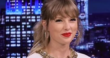 تايلور سويفت تبرز شياكتها فى برنامجين فى نفس الليلة بهذه الطريقة.. صور