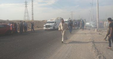 إصابة 3 أشخاص فى حادث تصادم سيارتين ملاكى على الطريق الصحراوى الغربى بقنا