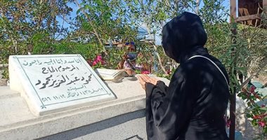 بالقرآن والدعاء.. بوسى شلبى تحيى الذكرى الـ5 على رحيل محمود عبد العزيز.. فيديو