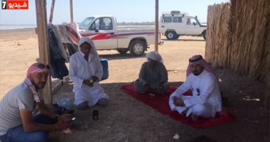 "من خير الكريم".. يوميات الصيادين على شاطئ نبق بجنوب سيناء.. يجلبون خير البحر لتناوله ويقدم مجانًا للضيوف.. المحمية واجهة الباحثين عن معايشة الطبيعة والخصوصية.. والدولة وفرت عرائش مجانية لإقامة الصيادين