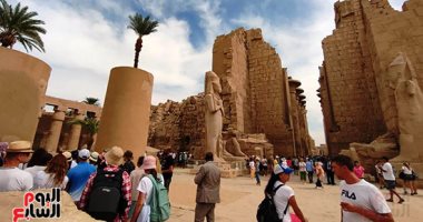 الأفواج السياحية تستمتع بالطقس الشتوى الدافئ فى معابد الأقصر.. حركة سياحية يومية مميزة وتوافد السياح من أمريكا وأوكرانيا وبلجيكا وفرنسا وألمانيا وأمريكا اللاتينية للاستمتاع بالحضارة الفرعونية.. فيديو وصور