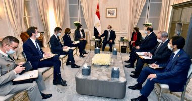 الرئيس السيسى يستهل نشاطه فى باريس بلقاء وزيرة الجيوش الفرنسية.. ويبحث تطوير التعاون العسكرى بين مصر وفرنسا.. ويؤكد: مكافحة الإرهاب تتطلب توحيد الجهود والتنسيق الجماعى لضمان قوة وفاعلية المواجهة