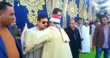 كلمة مؤثرة للشيخ ممدوح عامر أشهر قراء القرآن فى عزاء والده بالبحيرة.. فيديو