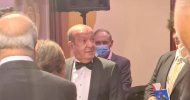 لطفى لبيب عن تكريمه بالأكاديمية المسيحية للإعلام: أول مرة أتكرم فى بيتى